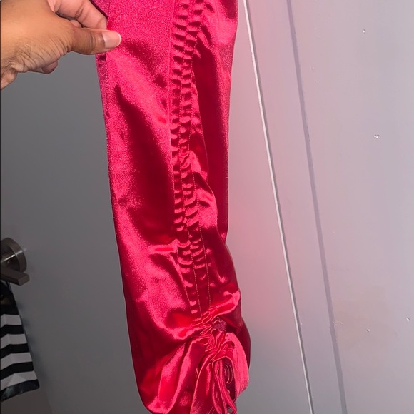 The sexiest dress on earth - Picture 4 of 4